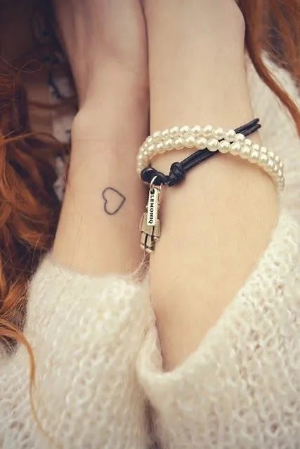 Belagoria: Tatuajes de corazoncitos muy femeninos