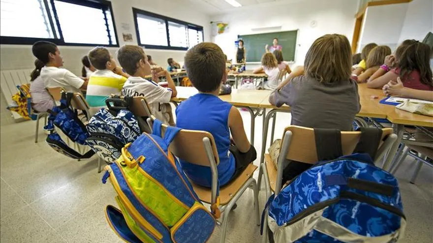 Bilbao resta aulas a la escuela pública