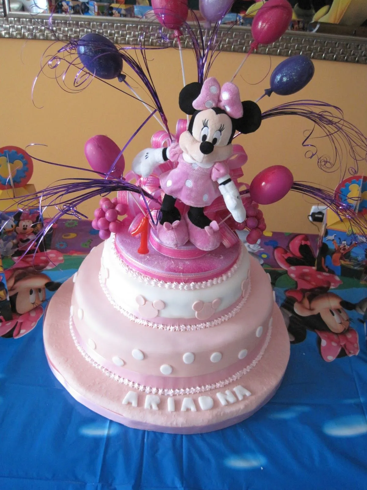 Bizcochos de cumpleaños de Minnie Mouse - Imagui