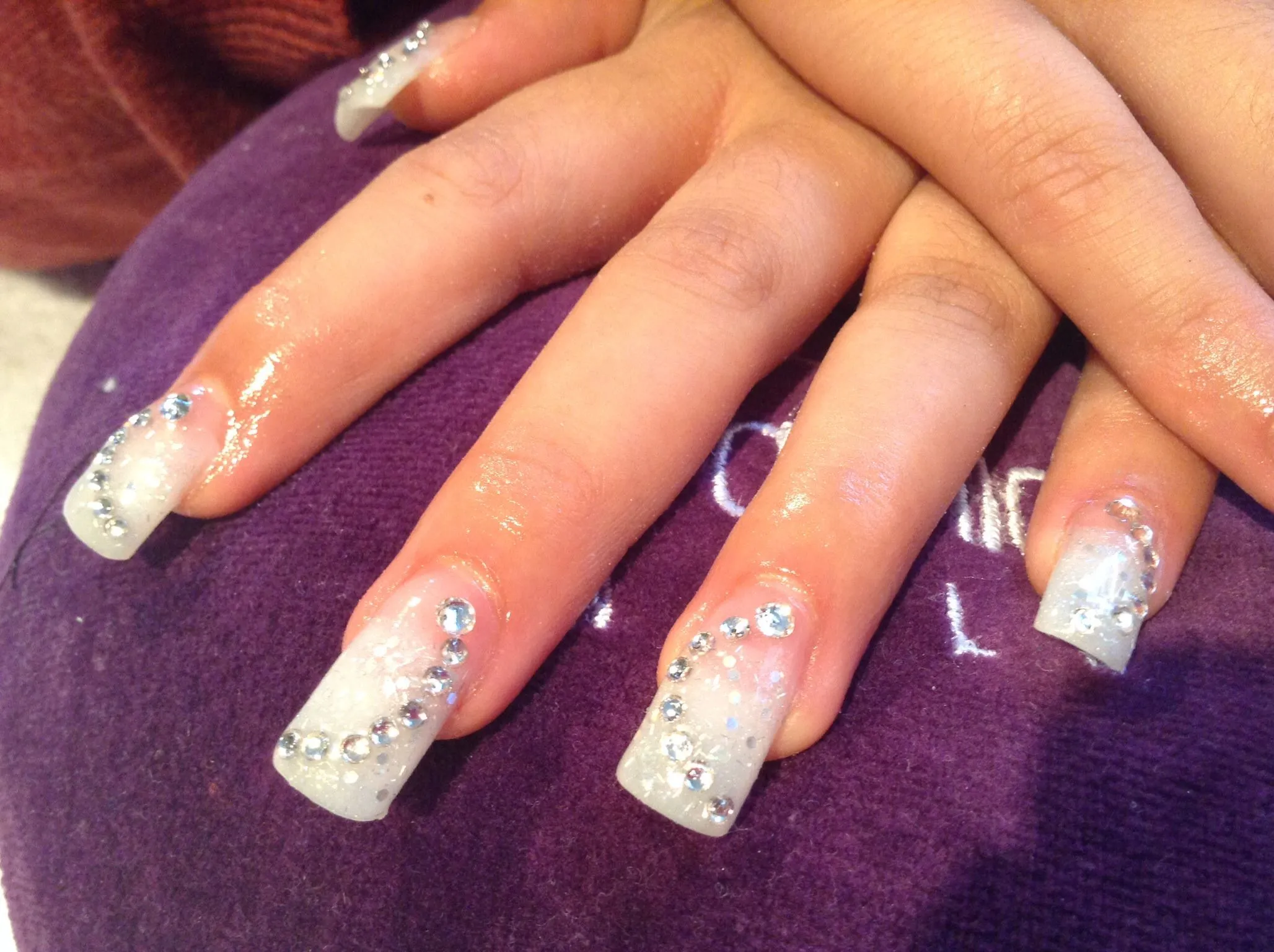 Blanca con piedra | Fashion nails, Rose nails, Wedding nails
