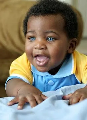 BLOG DOS BLOGS: O Impressionante caso do bebê negro de olhos azuis.