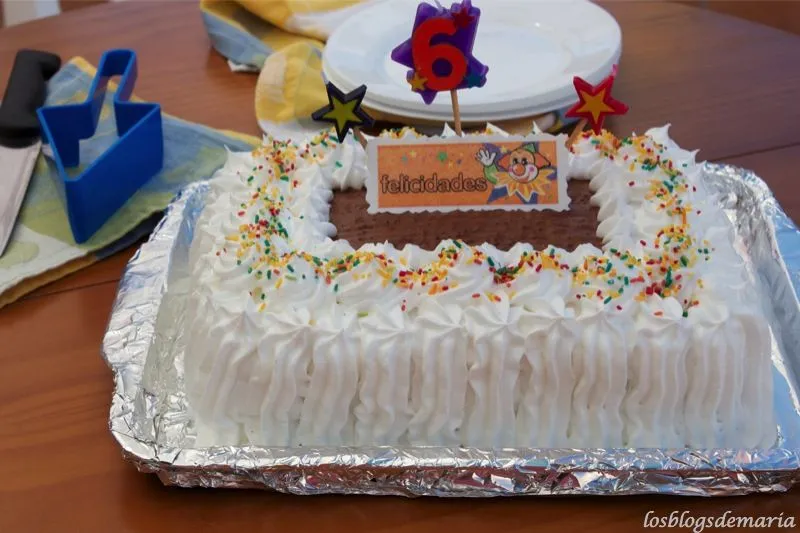 Los Blogs de María. : Tarta de cumpleaños merengue y crema