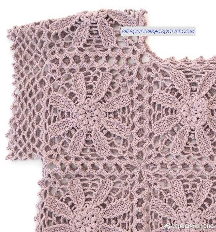 Blusa Crochet con Cuadros Florales 