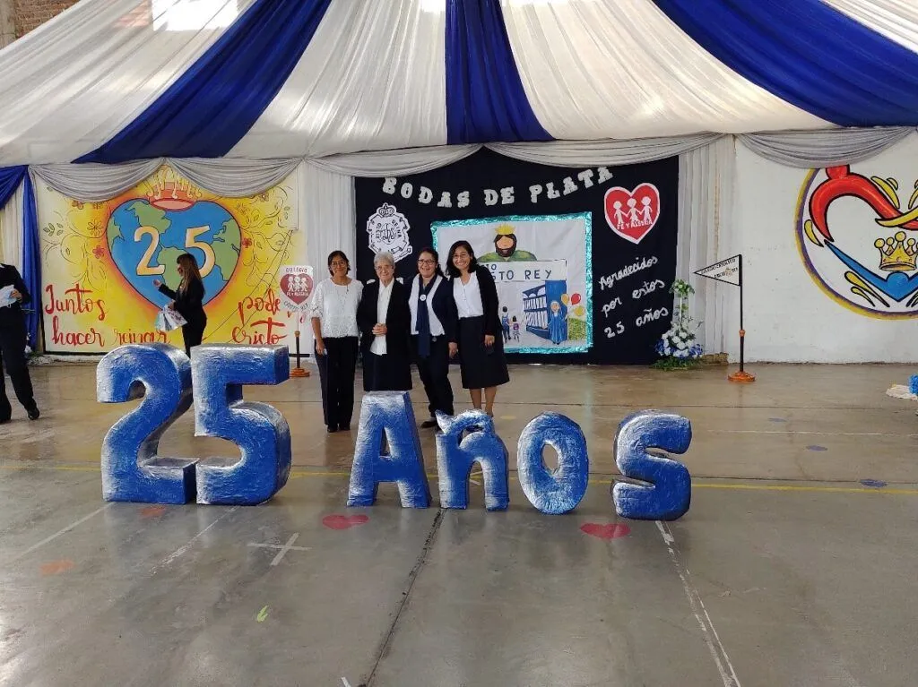 Bodas de Plata del Colegio Cristo Rey de Ciudad Perico (Argentina) - Hijas  de Cristo Rey