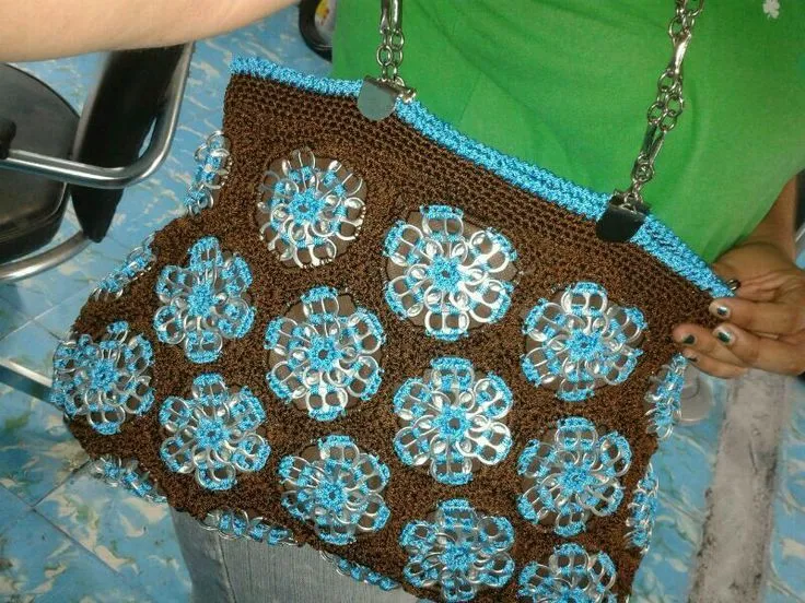 Bolsa tejida a crochet /con fichas de soda | Crochet | Pinterest