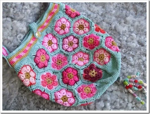 Bolsas tejidas de flores en crochet paso a paso - Imagui