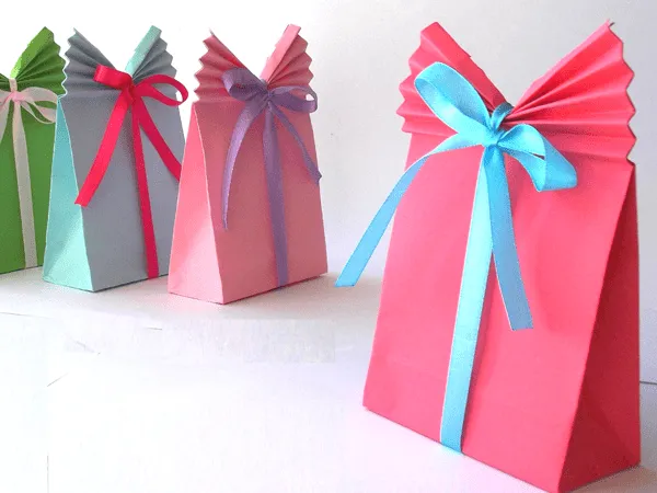 Innova Manualidades: Bolsas de papel para regalo