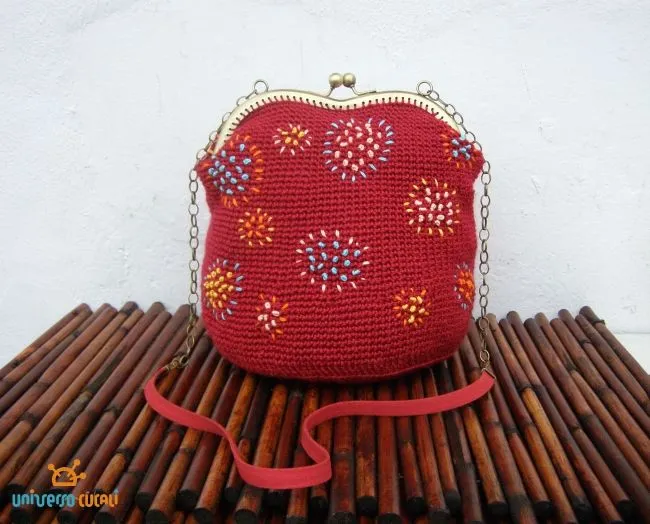 Bolso rojo de crochet con inspiración estival | Universo Cucali