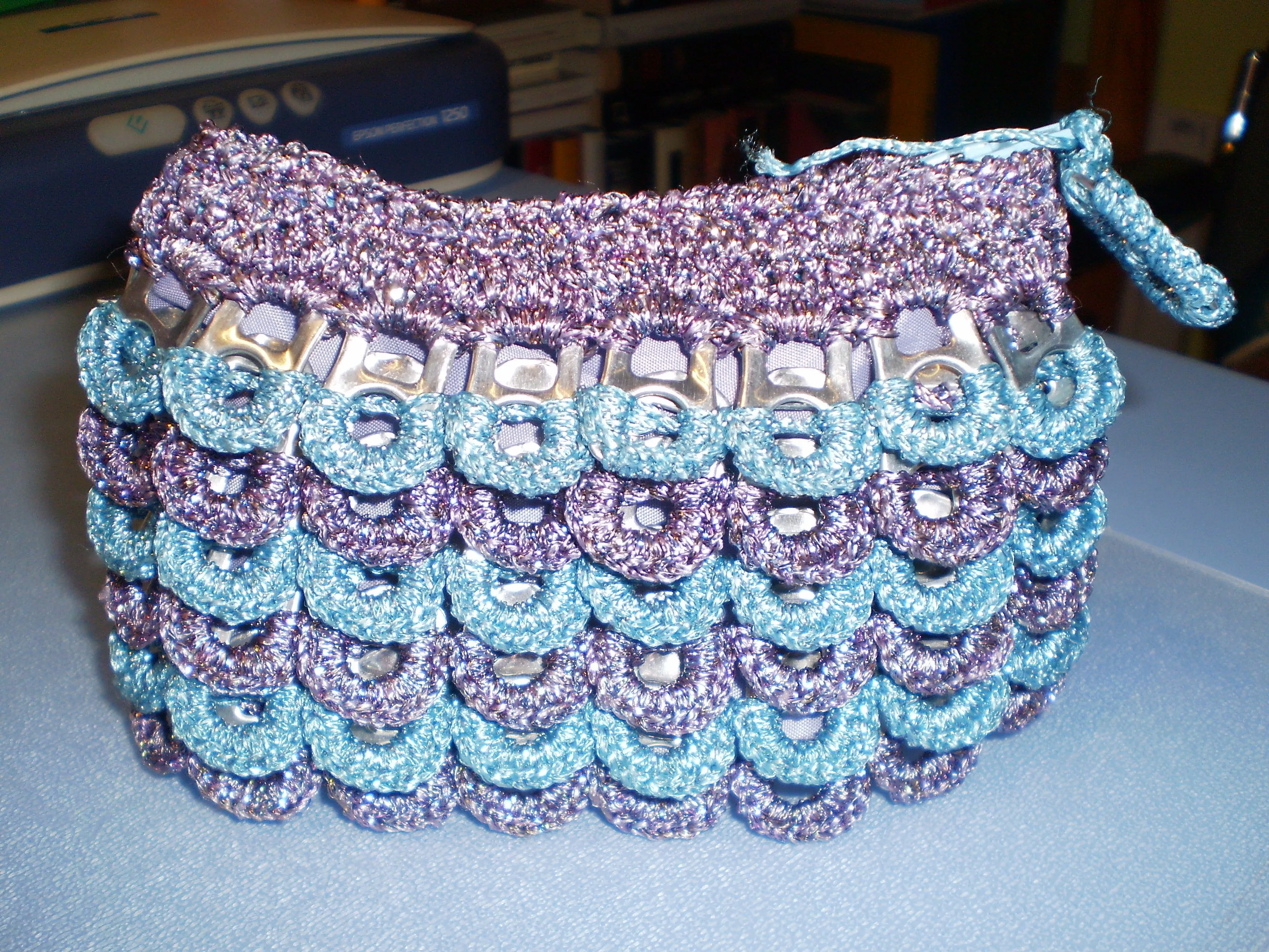 Bolsos de chapas de colores de crochet - Imagui