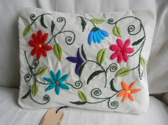 bordados on Pinterest | Embroidered Pillows, Embroidery and French Kn…