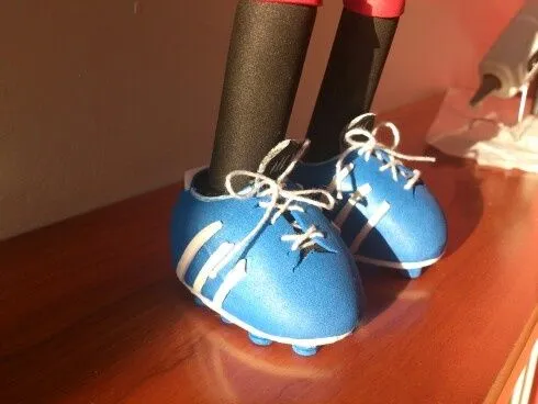 Zapatos deportivos en foami - Imagui