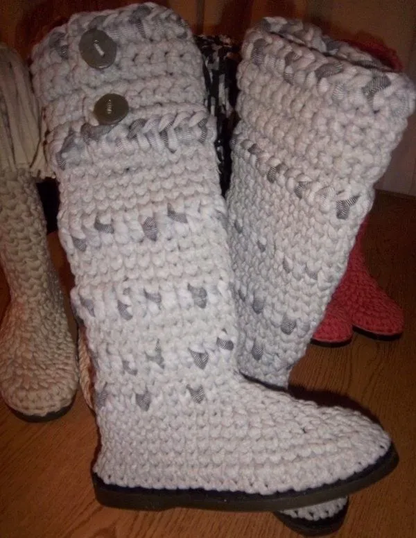 Botas tejidas on Pinterest | Crochet Boots, Zapatos and Tejidos