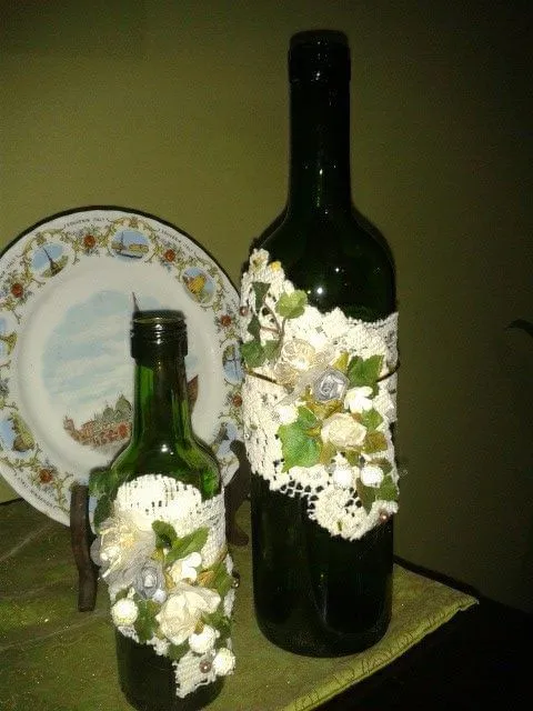 Botellas de vino adornadas con encaje y flores | ideas para la ...