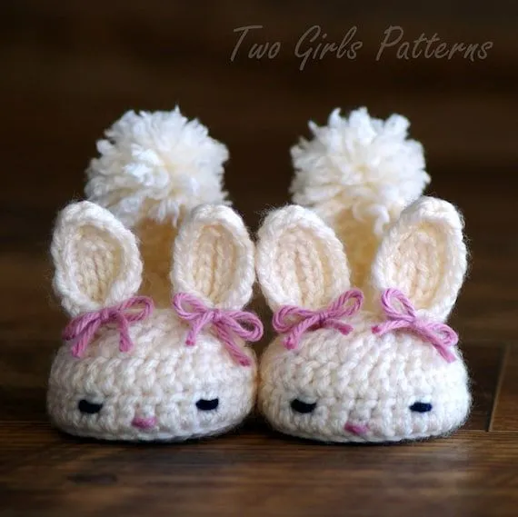 Botitas de bebé ganchillo patrón 204 Bunny por TwoGirlsPatterns