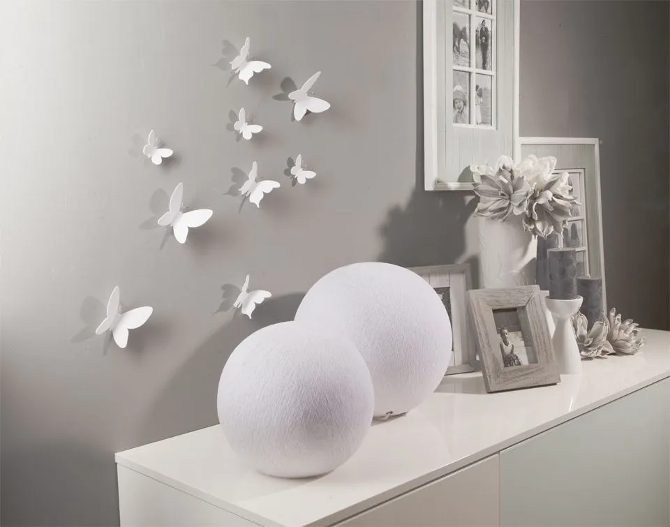 Breakfast in the Front Row: DIY: Mariposas para la pared Breakfast in the Front Row: DIY: Mariposas para la pared