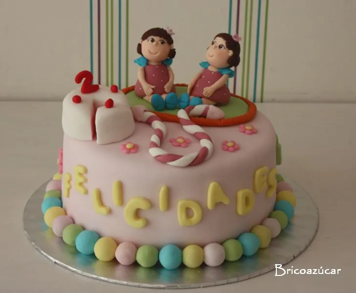 Bricoazúcar - Tartas fondant en Zaragoza: Tarta para unas gemelas Bricoazúcar - Tartas fondant en Zaragoza: Tarta para unas gemelas