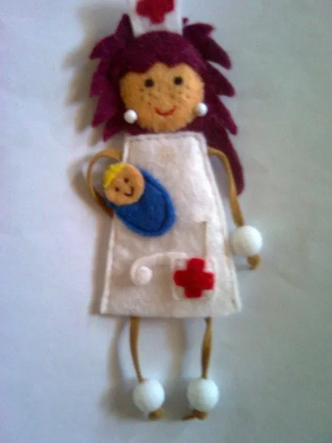Broches de fieltro muñecas enfermeras - Imagui