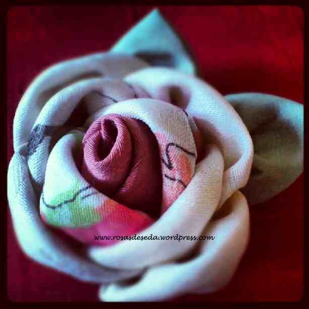 broches de flores | Rosas de Seda