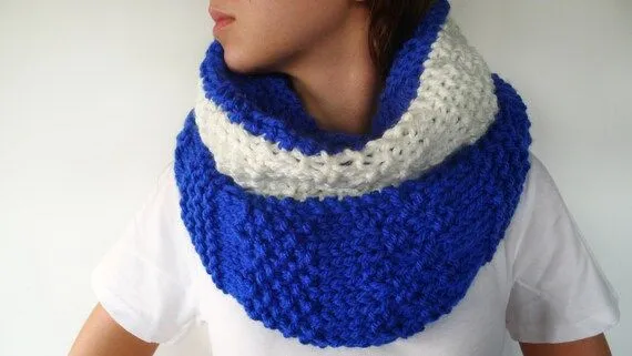 Bufanda cuello azul. Cuellos de punto hechos a mano. por KEENbyAM