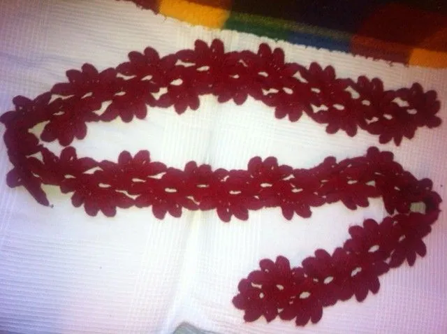 Bufandas de flores tejidas a crochet - Imagui