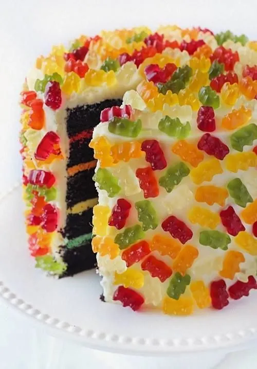 Torta con decoración de gomitas de ositos. | Delicias | Pinterest