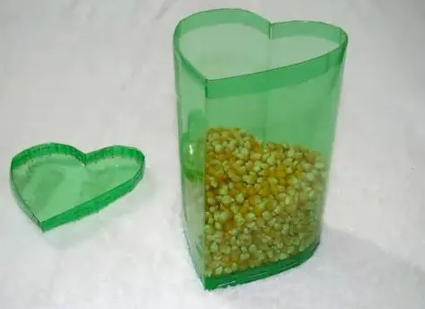 Caja con botellas de plastico en forma de corazón - Manualidades ...