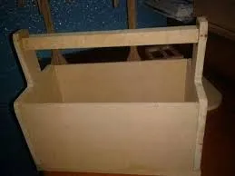 Caja de herramientas o para lanas y agujas de tejer. Caja de herramientas o para lanas y agujas de tejer.