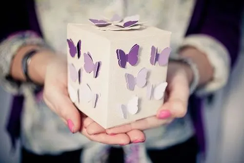 Caja para regalo con mariposas - Guía de MANUALIDADES