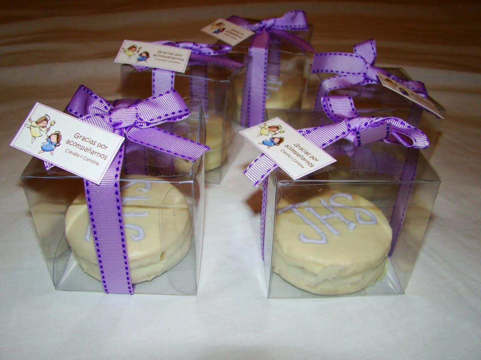 PAPELIUX: Alfajores con inscripcion en caja de acetato PAPELIUX: Alfajores con inscripcion en caja de acetato