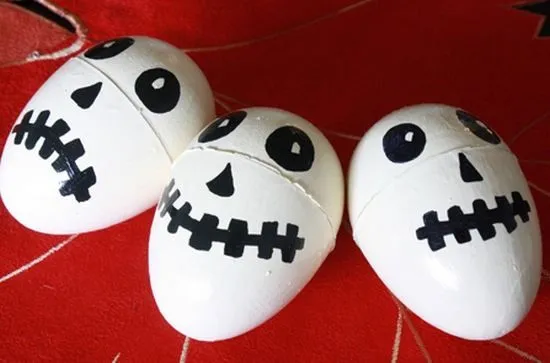 Calaveras de Huevos Kinder para Halloween - Manualidades Infantiles