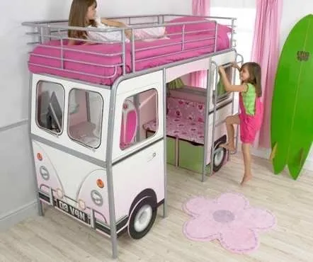Una cama tipo camioneta para cuartos pequeños de niños y niñas ...