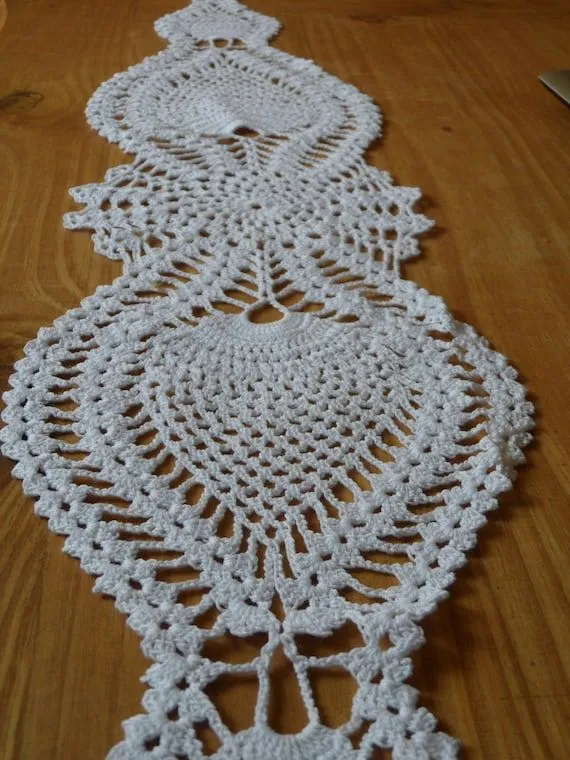 Camino de mesa tejido al crochet en forma de por TejidosCirculos