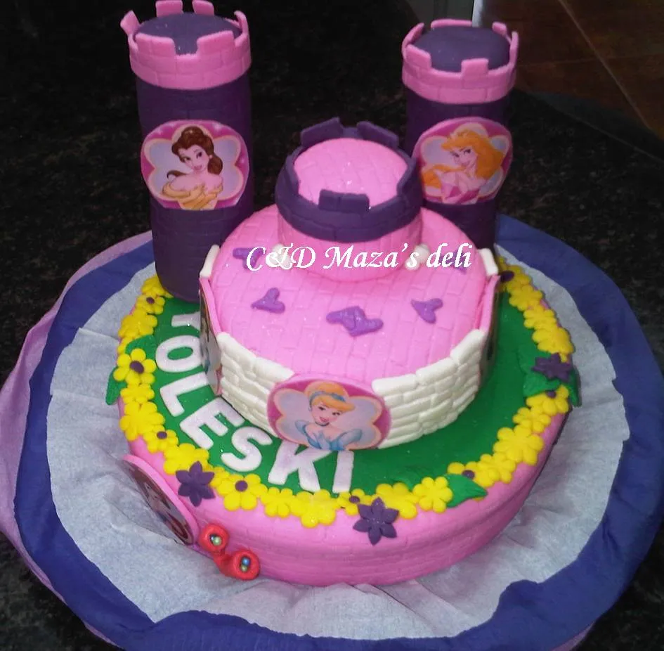 C&D Mazas Deli: Torta castillo de princesas y gelatina