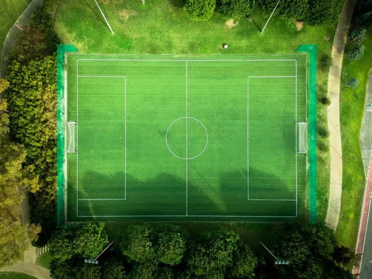 Campo de fútbol, futsal: dimensiones, porterías, metas, penalti | COMPETIZE