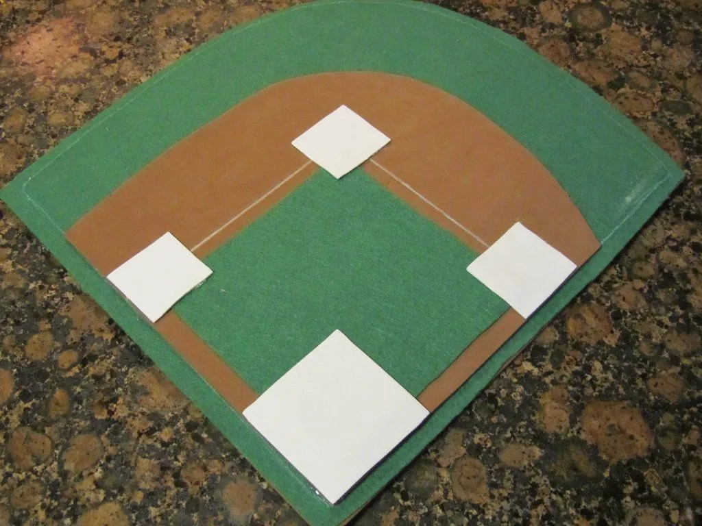 campo, guante y pelota de beisbol en goma eva | Manualidades
