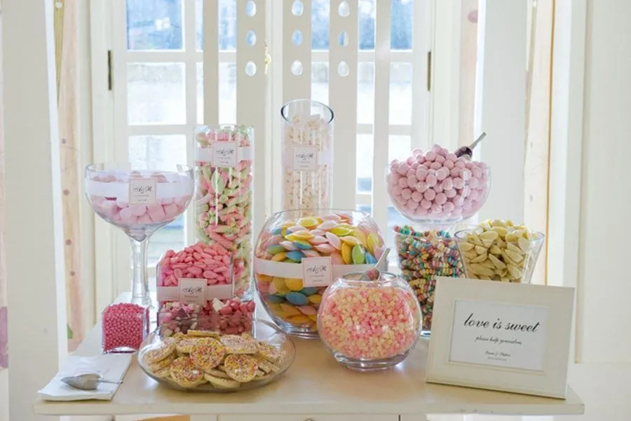 Candy Bar-Esa mesa llena de dulces y chuches para un momento lleno ...
