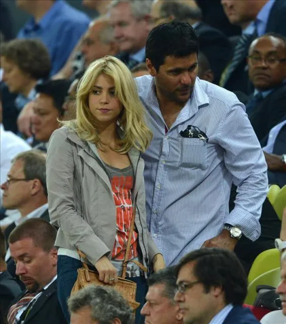 La cantante colombiana Shakira, novia del futbolista español ...