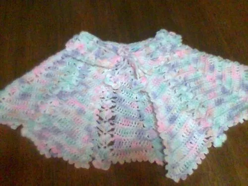 Capa tejida para niña en crochet - Imagui
