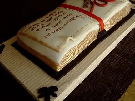 Imagenes de tortas en forma de biblia - Imagui
