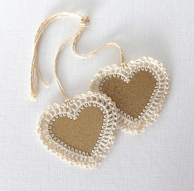 Cardboard heart with crochet edge / Corazón de cartón con borde de ...