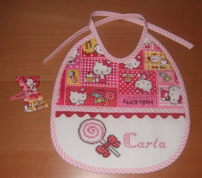 Carmen Atelier: ♥ Baberos de Hello Kitty - Hello Kitty Baby Bib