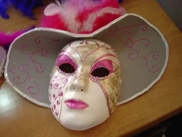 Mascaras de yeso decoradas para mujer - Imagui