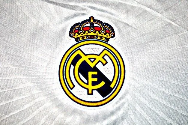 Foto - Escudo retocado - Real Madrid (2)