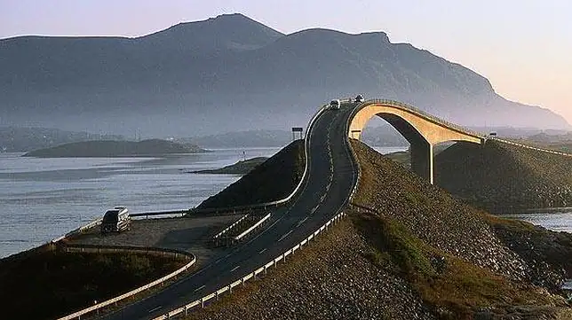 Las carreteras más bellas y espectaculares del mundo - ABC.es