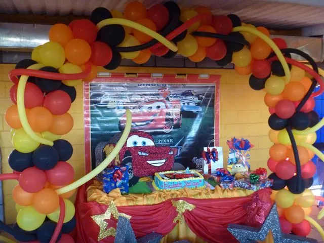 Cars – Rayo McQueen | El Castillo Amarillo, Local de Piñatas