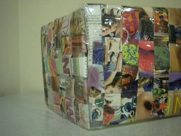Como hacer una cartera reciclada con revistas | Todo Manualidades