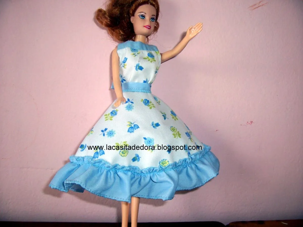 La Casa de Dora: Vestido con volantes para muñecas Barbie