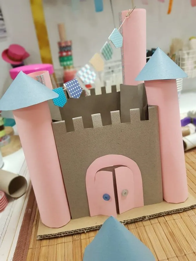 Cómo hacer castillos de cartón • Celebra con Ana