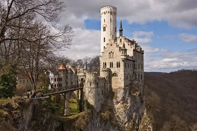 8 castillos en lugares impensados - 101 Lugares increíbles