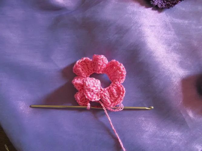 Catalana: Flores enrolladas al crochet
